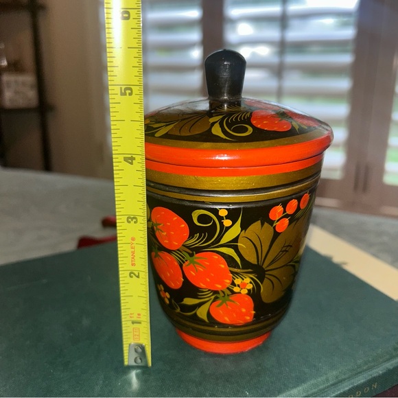 Vintage Kodachka Russian Hand Painted Wood Strawberry Lacquer Cup USSR Lidded - Picture 4 of 6
